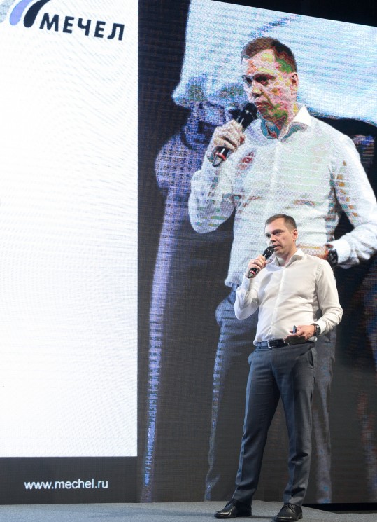 Директор управления ИТ «Мечела» Валерий Дьяченко затронул тему создания ИТ-компании для реализации крупных проектов в своей группе