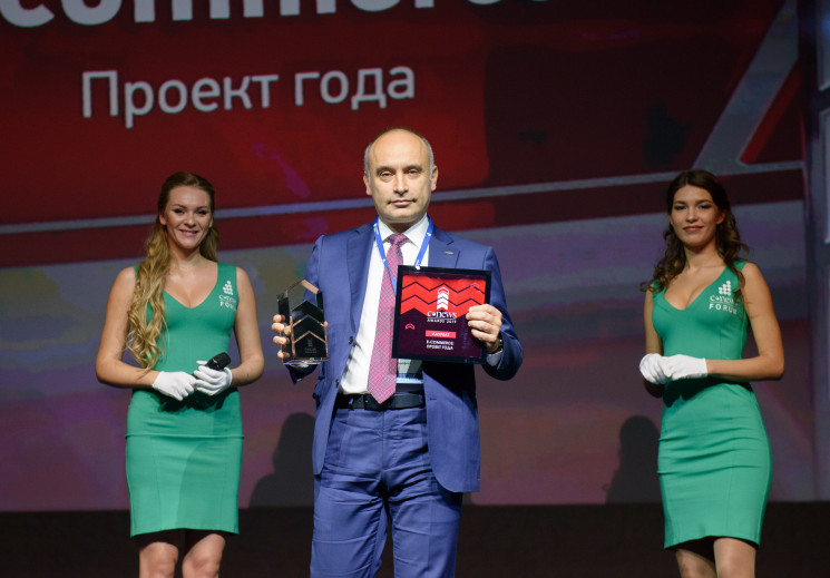 Директор департамента управления проектами «Аэрофлота» Михаил Портной принял награду за E-commerce проект года